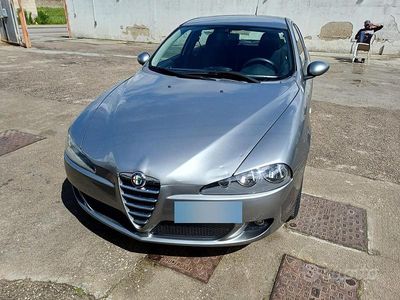 Usata Alfa Romeo 147 116 CV (85 kW) 2005 Grigio Utilitaria