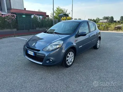 Usata Renault Clio II 75 CV (55 kW) 2011 Bluazzurro Berlina