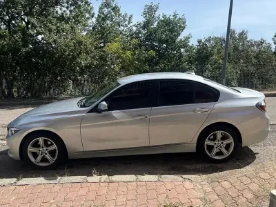 Usata BMW 318 Sport Line 143 CV (105 kW) 2015 Grigio Berlina