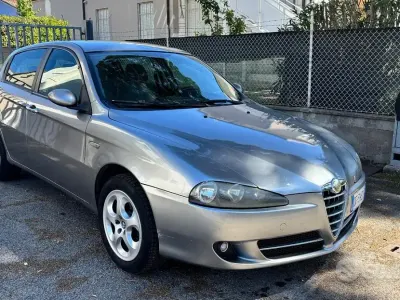 Usata Alfa Romeo 147 120 CV (88 kW) 2007 Marrone Utilitaria