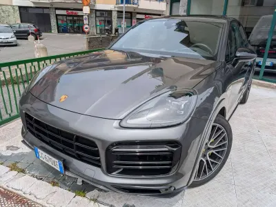 Usata Porsche Cayenne 340 CV (250 kW) 2021 Grigio quarzite metallizzato SUV