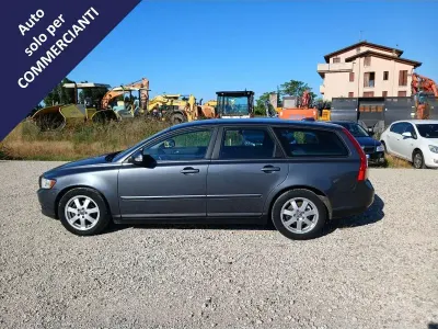 Usata Volvo V50 109 CV (80 kW) 2010 Grigio metalizzato chiaro Station wagon