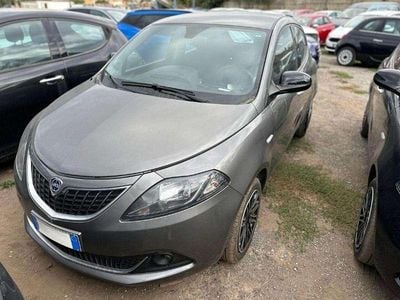 Usata Lancia Ypsilon Gold 70 CV (51 kW) 2023 Grigio Utilitaria