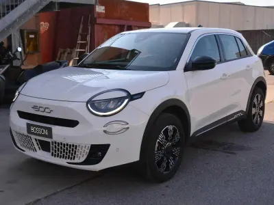 Usata Fiat 600 145 CV (106 kW) 2025 Bianco SUV