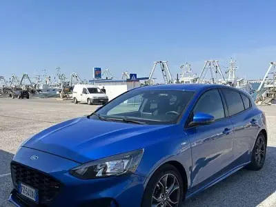 Usata Ford Focus ST-Line 120 CV (88 kW) 2020 Blu Berlina