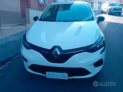 Usata Renault Clio V Techno 101 CV (74 kW) 2023 Bianco Berlina