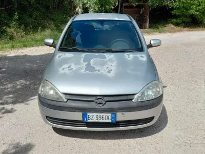 Usata Opel Corsa 58 CV (42 kW) 2001 Grigio Utilitaria