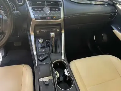 Usata Lexus NX300h Luxury Line 197 CV (144 kW) 2018 Nero SUV