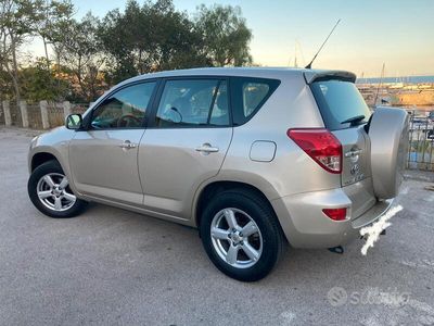 usata Toyota RAV4 BENZINA con gancio