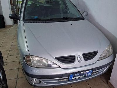 Usata Renault Mégane GrandTour 102 CV (75 kW) 2002 Grigio Station wagon