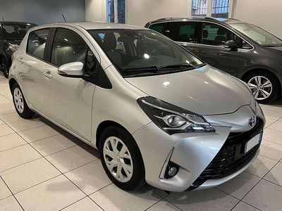 Usata Toyota Yaris Hybrid Business Edition 73 CV (53 kW) 2018 Argento Berlina