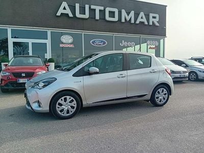 Usata Toyota Yaris Hybrid Active 73 CV (53 kW) 2017 Argento Berlina