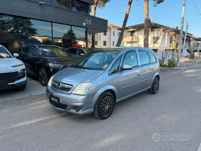 Usata Opel Meriva Cosmo 105 CV (77 kW) 2006 Grigio Monovolume