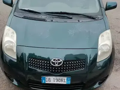 Second-hand Toyota Yaris Sol 69 CP (50 kW) 2006 Verde Berlinǎ
