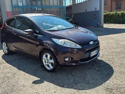 Usata Ford Fiesta Titanium 92 CV (67 kW) 2011 Rosso Berlina