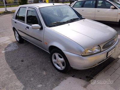 Occasion Ford Fiesta 73 PK (53 kW) 1998 Grijs Hatchback