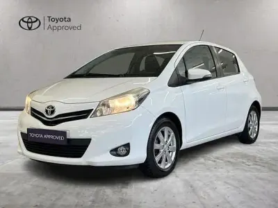Usata Toyota Yaris Active 69 CV (50 kW) 2013 Bianco Utilitaria