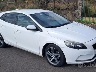 Usata Volvo V40 Kinetic 120 CV (88 kW) 2016 Bianco Berlina