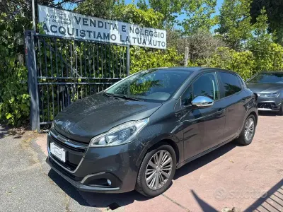 Usata Peugeot 208 Active 82 CV (60 kW) 2017 Grigio Utilitaria