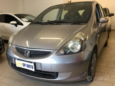 Usata Honda Jazz 78 CV (57 kW) 2006 Grigio Utilitaria