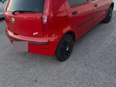Usata Fiat Punto 60 CV (44 kW) 2004 Rosso Utilitaria