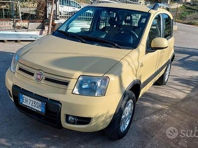 Usata Fiat Panda 4x4 Climbing 74 CV (54 kW) 2011 Giallo Utilitaria