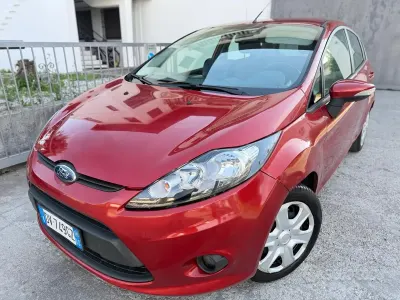 Usata Ford Fiesta 82 CV (60 kW) 2009 Arancione Berlina