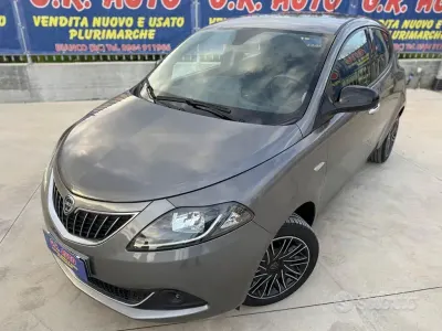 Usata Lancia Ypsilon Gold 70 CV (51 kW) 2022 Grigio Utilitaria
