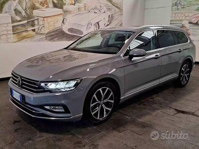 Usata VW Passat Executive 150 CV (110 kW) 2023 Grigio Station wagon