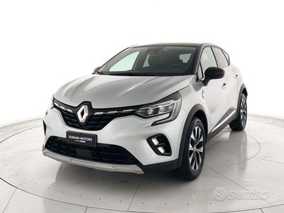 Usata Renault Captur Techno 91 CV (66 kW) 2024 Grigio SUV