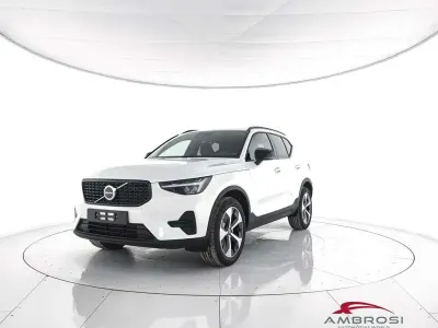 Nuova Volvo XC40 Plus 163 CV (119 kW) 2026 Bianco ghiacciaio SUV