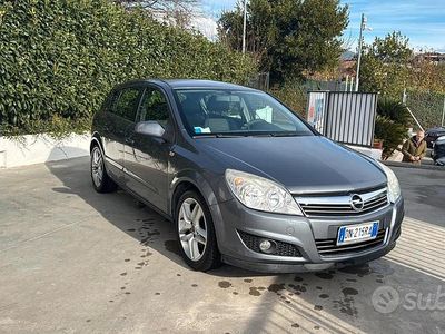 Usata Opel Astra Cosmo 125 CV (91 kW) 2008 Grigio Berlina