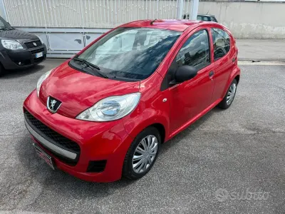 Usata Peugeot 107 68 CV (50 kW) 2010 Rosso Utilitaria