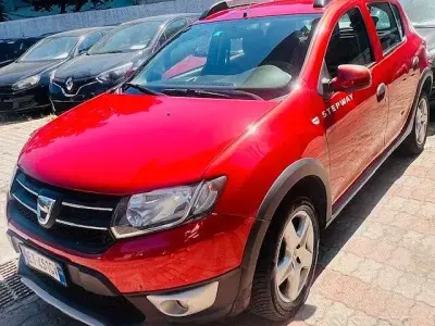 Usata Dacia Sandero Prestige 90 CV (66 kW) 2013 Rosso Berlina