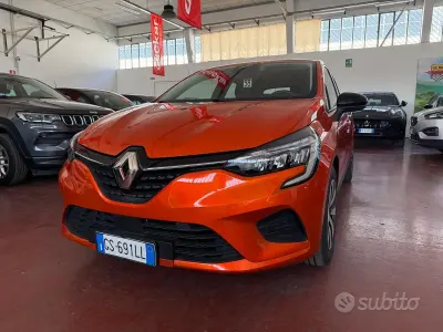 Usata Renault Clio V Equilibre 67 CV (49 kW) 2023 Arancione Berlina