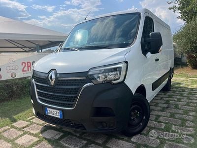 Renault Master T28