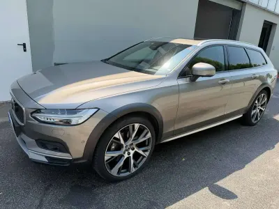 Usata Volvo V90 CC Business Edition 250 CV (183 kW) 2022 Oro Station wagon