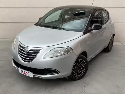 Gebraucht Lancia Ypsilon 69 PS (50 kW) 2014 Grau Kleinwagen