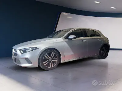 Usado Mercedes A180 116 CV (85 kW) 2021 Gris Berlina