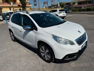 Usata Peugeot 2008 Allure 92 CV (67 kW) 2014 Bianco SUV