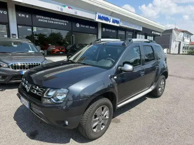 Usata Dacia Duster Lauréate 105 CV (77 kW) 2014 Grigio SUV