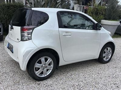 Begagnad Toyota iQ Sol 68 HK (50 kW) 2009 Vit Halvkombi