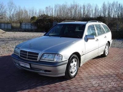 Usata Mercedes C220 Elegance 125 CV (91 kW) 2001 Grigio metallizzato Station wagon