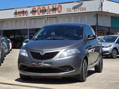 Usata Lancia Ypsilon Gold 69 CV (50 kW) 2018 Grigio Utilitaria