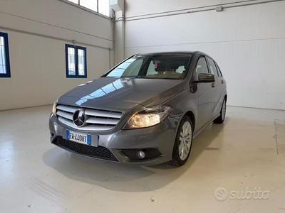 Gebraucht Mercedes B180 Executive 109 PS (80 kW) 2014 Grau Van / Kleinbus