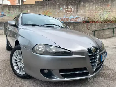 Usata Alfa Romeo 147 120 CV (88 kW) 2008 Grigio Utilitaria