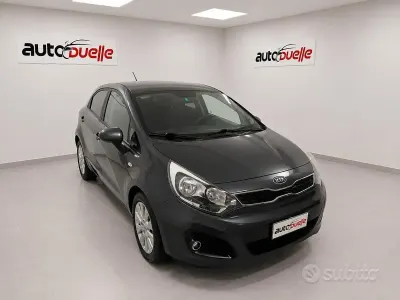 Usata Kia Rio LX 75 CV (55 kW) 2012 Grigio Berlina