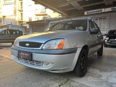 Usata Ford Fiesta Ambiente 75 CV (55 kW) 2001 Grigio Utilitaria