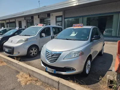 Usata Lancia Ypsilon Gold 80 CV (58 kW) 2013 Argento Utilitaria