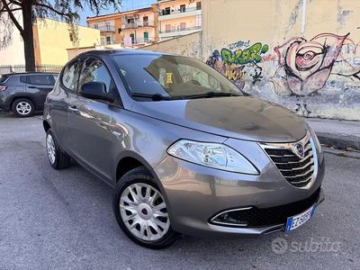 Usata Lancia Ypsilon Silver 85 CV (62 kW) 2015 Grigio Utilitaria